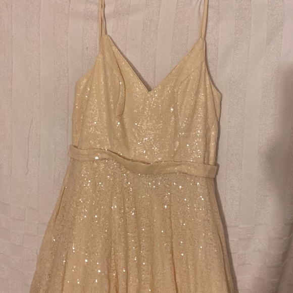 Irene by Mac duggal beautiful ball gown cream color size 12 very delicate fabric - Picture 5 of 8